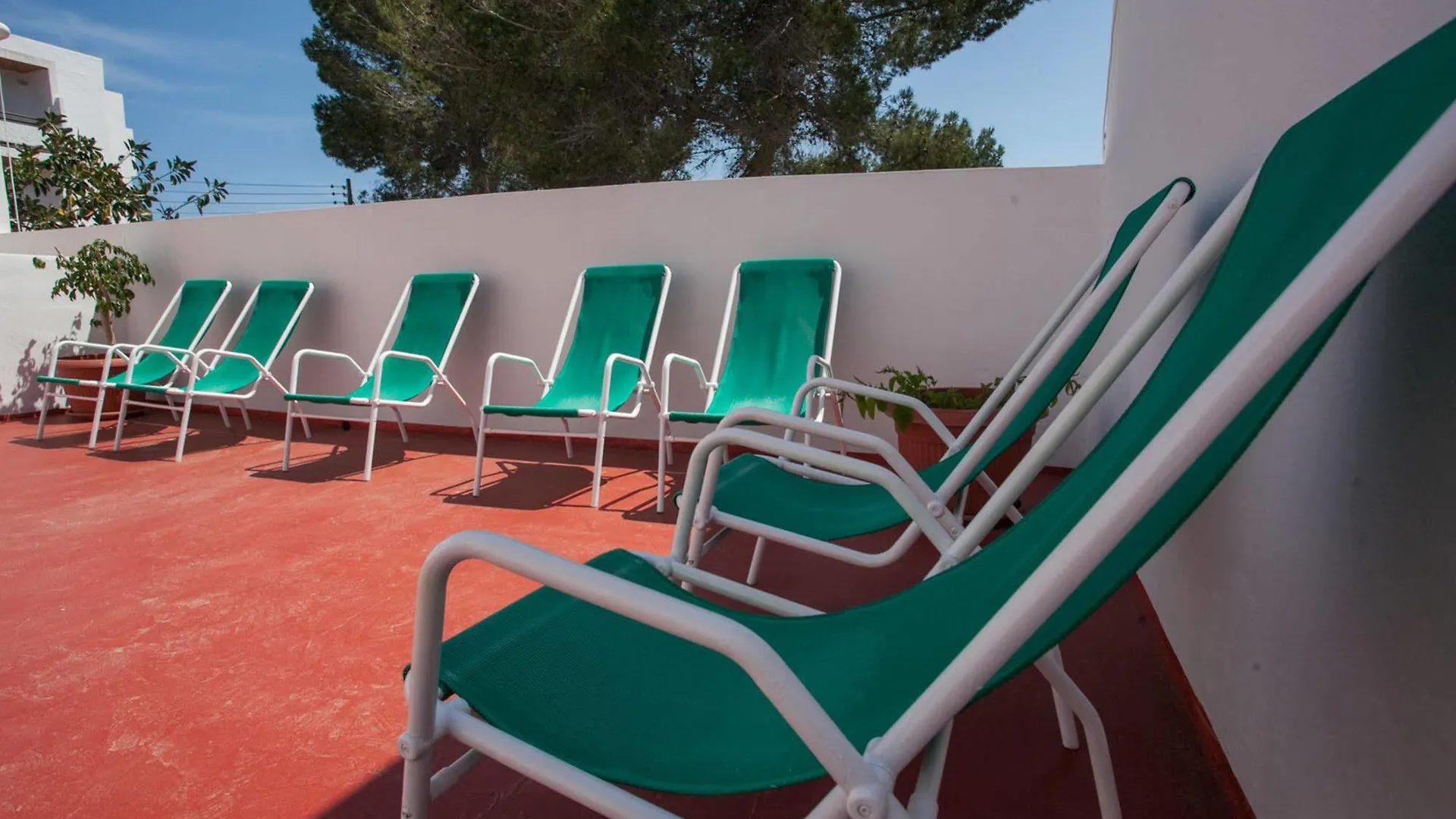 Hostal Los Pinos Es Canar  Guest house
